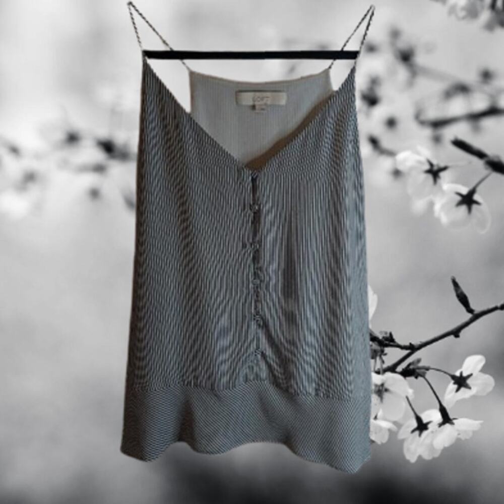 Loft Large sleeveless black and white lined polyester woman's top.